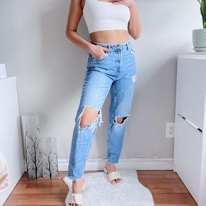 Gorgeous light washed high waisted distressed jeans from Zara. Size 26.
